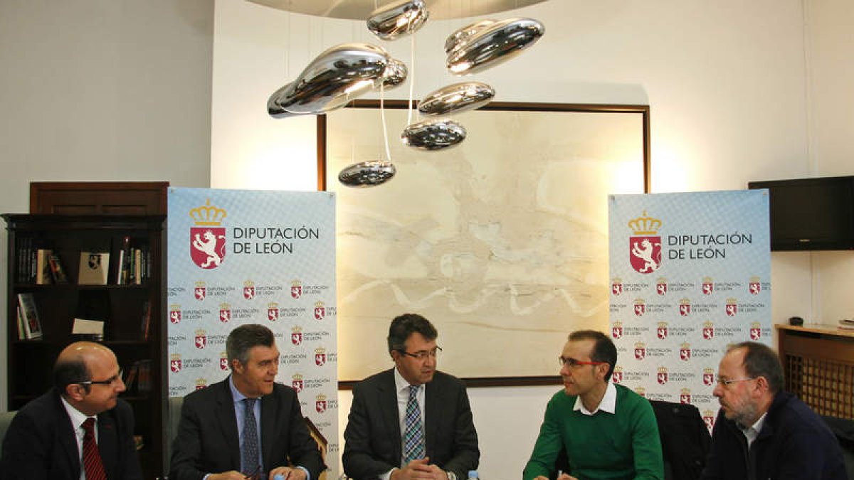 Castañón, Cepedano, Majo, Mayo y Fernández, ayer en la primera reunión. F. OTERO PERANDONES