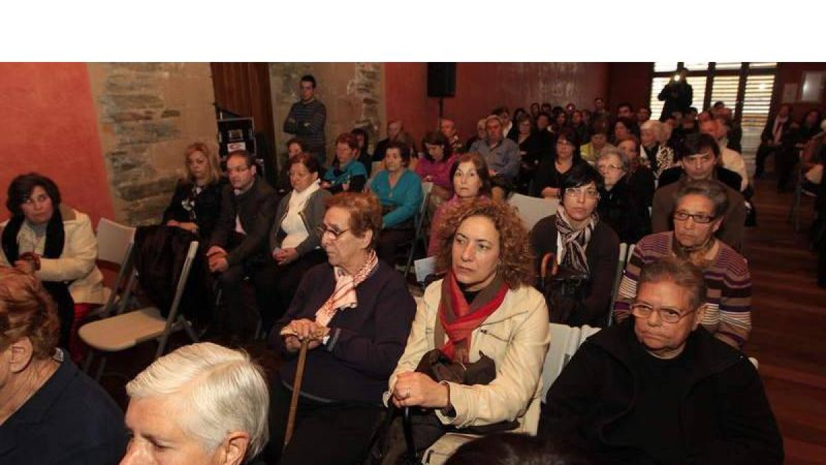Más de cuarenta mujeres recogieron el cheque en el Castillo de los Templarios.