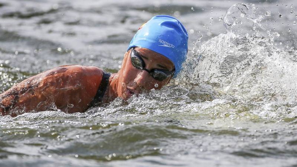 Erika Villaecija compite en los 10 km aguas abiertas de los Campeonatos Europeos de Natación 2014 en Berlín