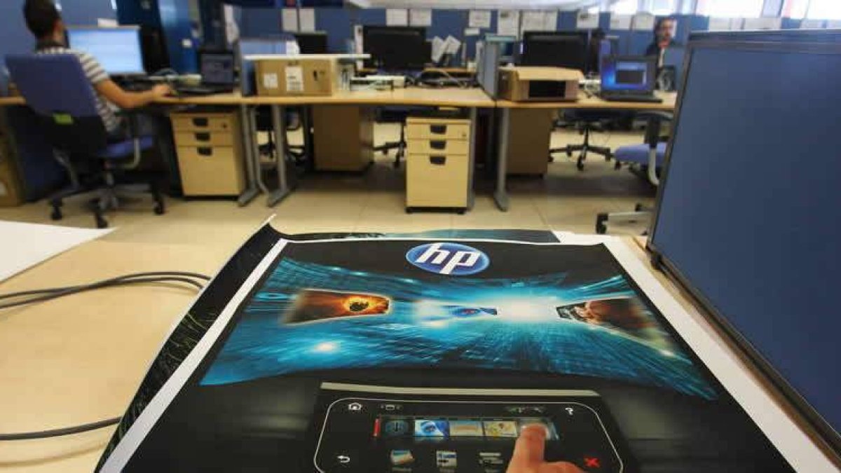 Con la orden enviada desde un móvil puede imprimirse en cualquier lugar, en la imagen instalaciones de HP en León.