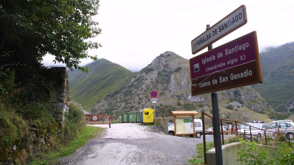 Estado de la carretera a la entrada de Peñalba de Santiago.