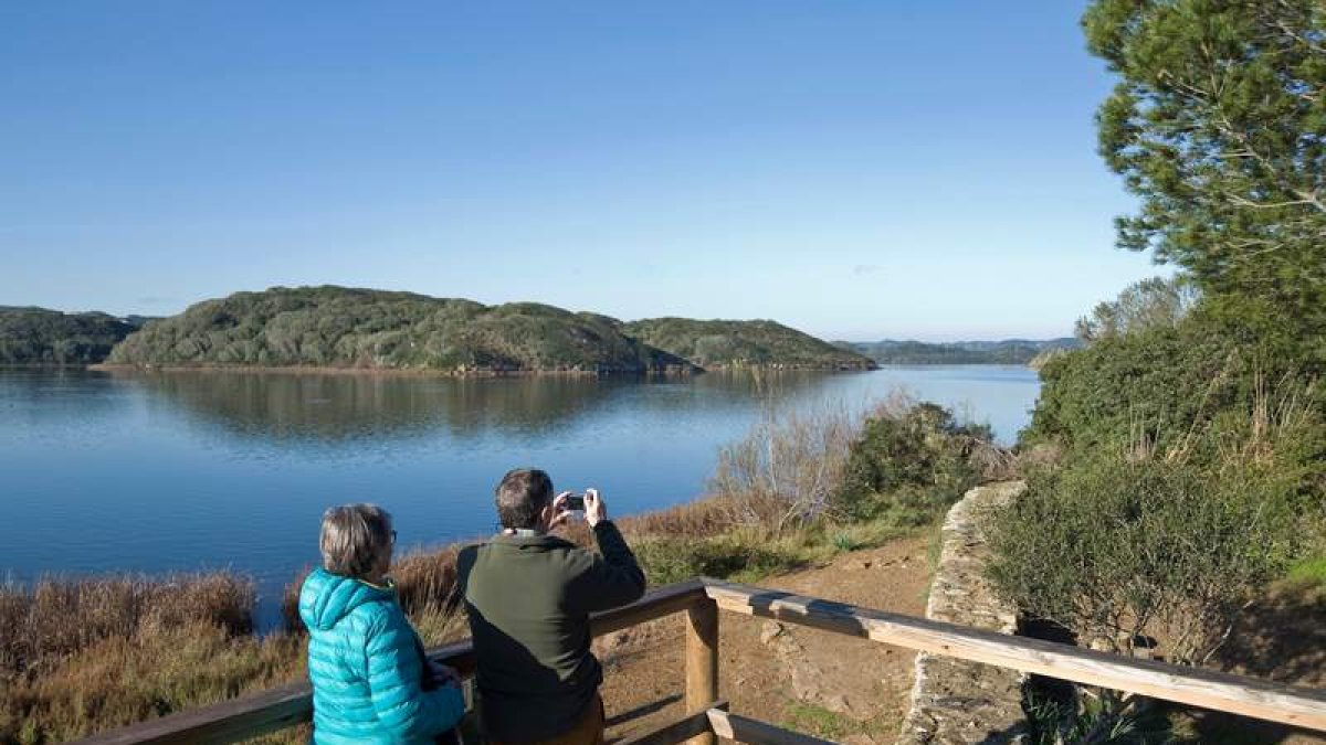 La albufera de Es Grau en el municipio menorquín de Mahón, ayer. DAVID ARQUIMBAU