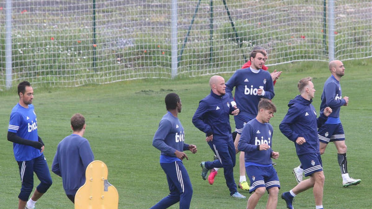 El equipo prepara con optimismo el partido del domingo ante el Lugo. L. DE LA MATA