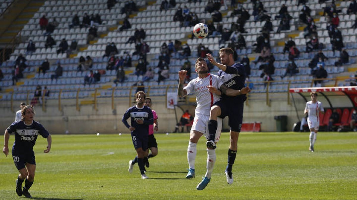 Partido de fútbol Cultural Leonesa - Marino de Luanco. F. Otero Perandones.