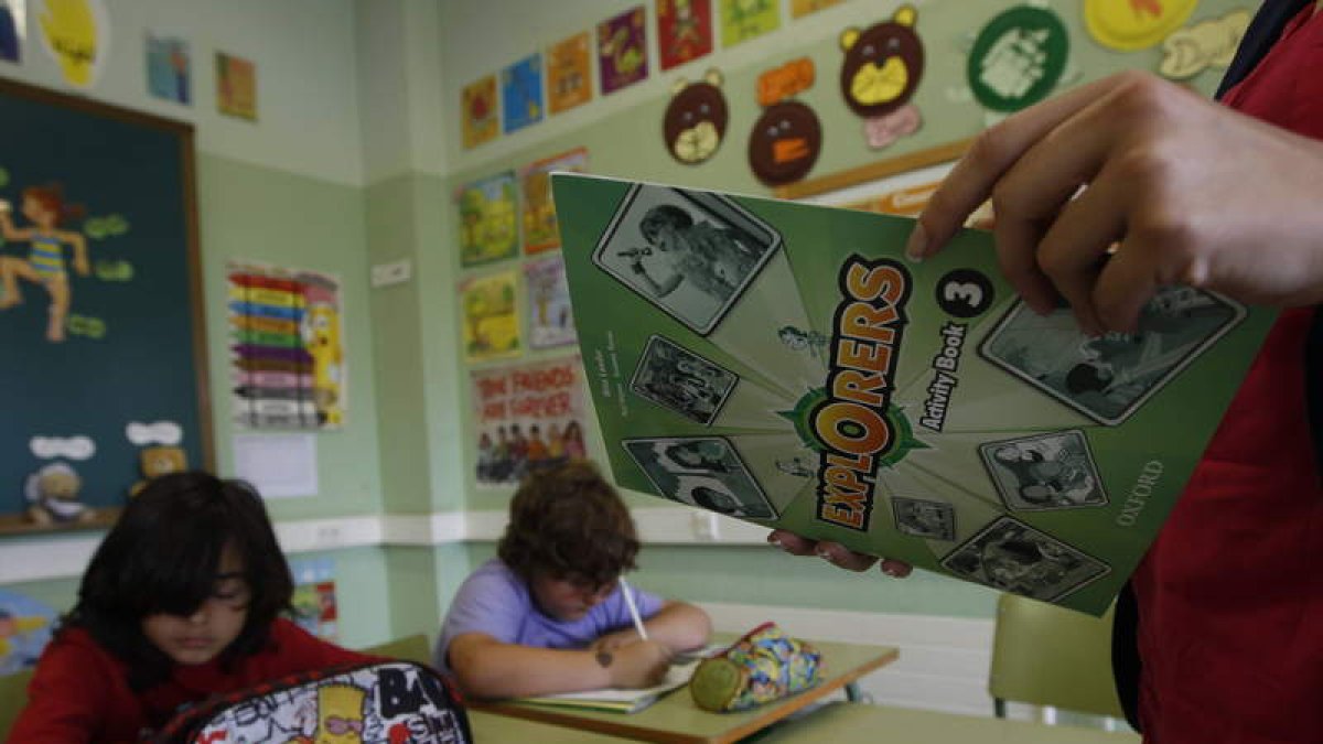 Los colegios rurales no deben perder profesores ni masificar sus clases por ello. La educación es una inversión.