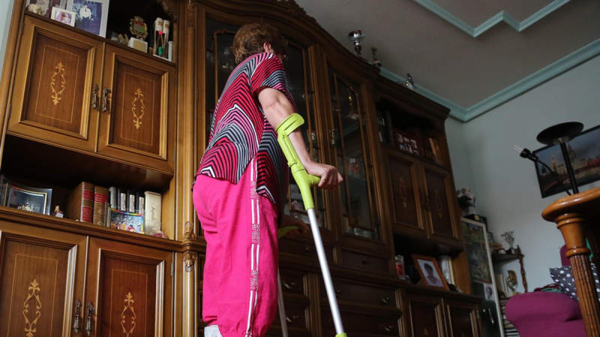 La mujer de 60 años, en su vivienda, donde pasa la mayor parte de los días