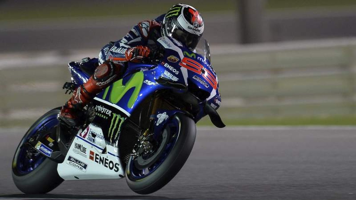 Jorge Lorenzo, durante los entrenamientos libres disputados ayer en el circuito de Losail. EFE