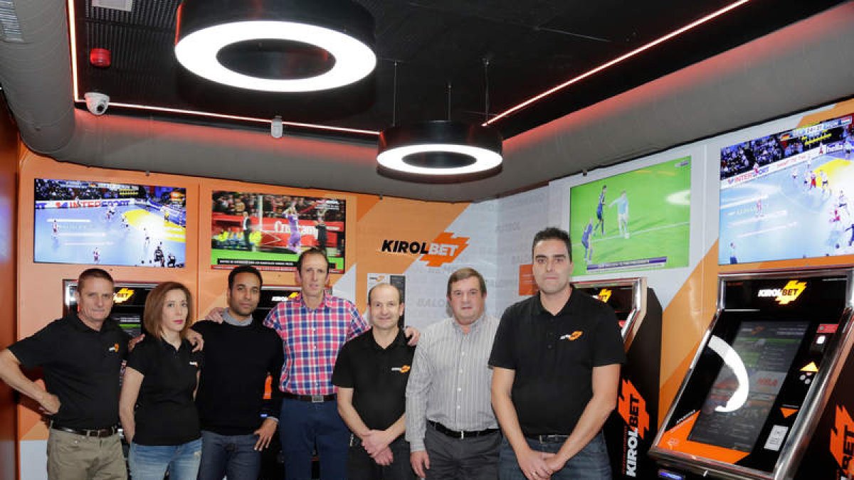 Un momento de la inauguración de ayer, en La Palomera. S. PÉREZ