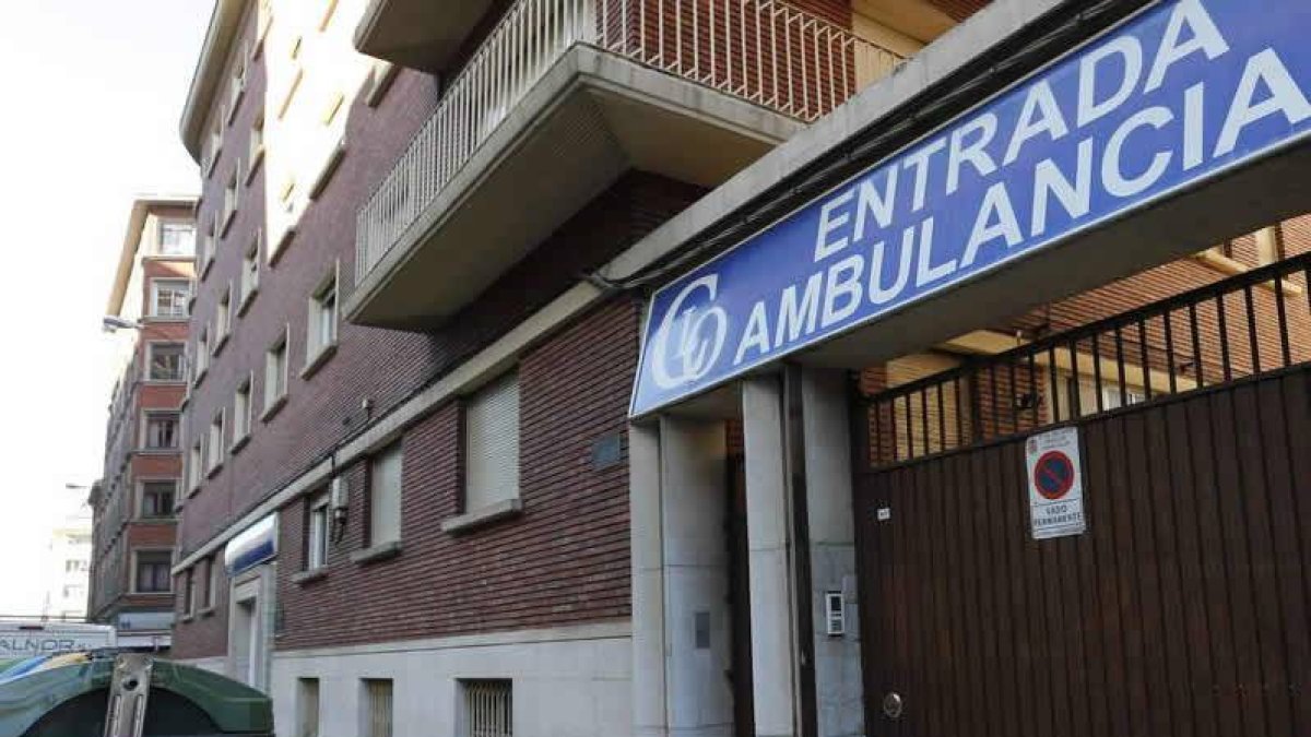La clínica de la familia López-Otazu se ubica en el número 4 de la calle Lancia.