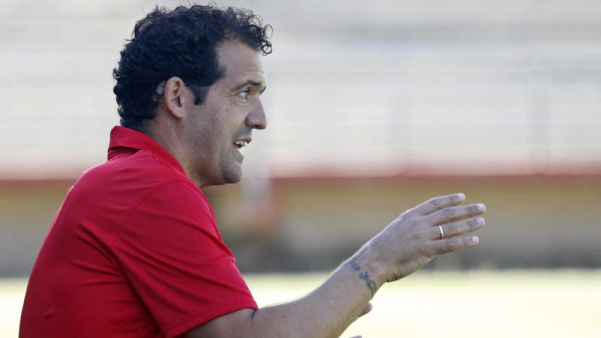 Ramón González, entrenador de la Cultural B. F. OTERO PERANDONES