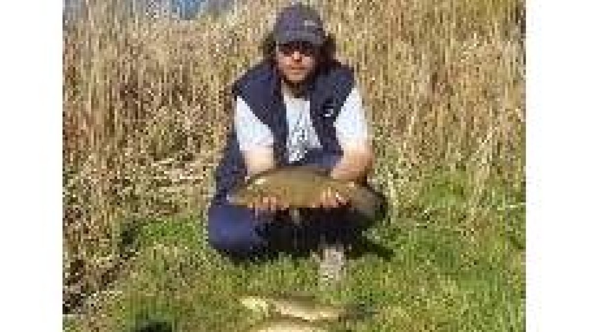 El cupo de tencas (en la imagen) será de doce por pescador y día