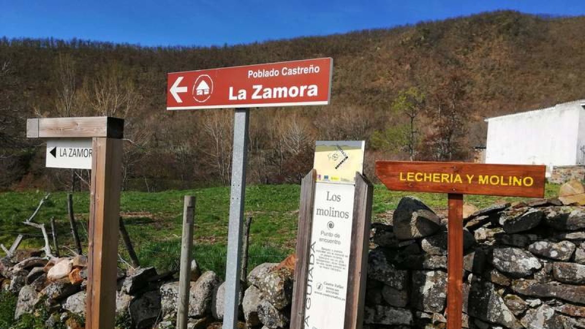 Varios carteles señalan el camino hacia las rutas cercanas de la zona. DL