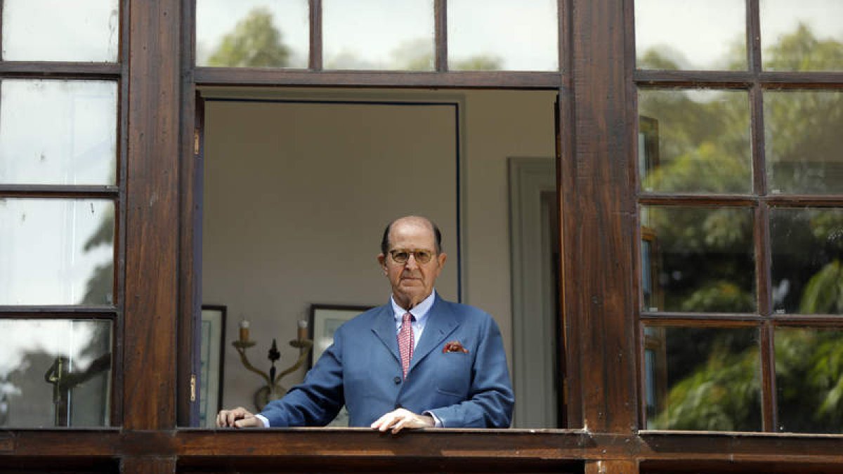 Manuel Gullón en la Casa de Tepa, donde residió Pilar Gullón. MARCIANO PÉREZ