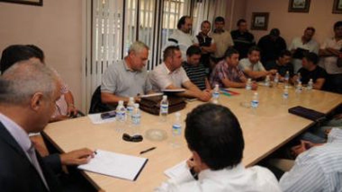 Victorino Alonso explicó ayer por la tarde la situación de la empresa a los responsables de los comi