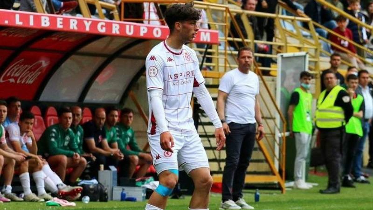 David López dubutó con la elástica del primer equipo de la Cultural frente al Zamora CF. CYDL
