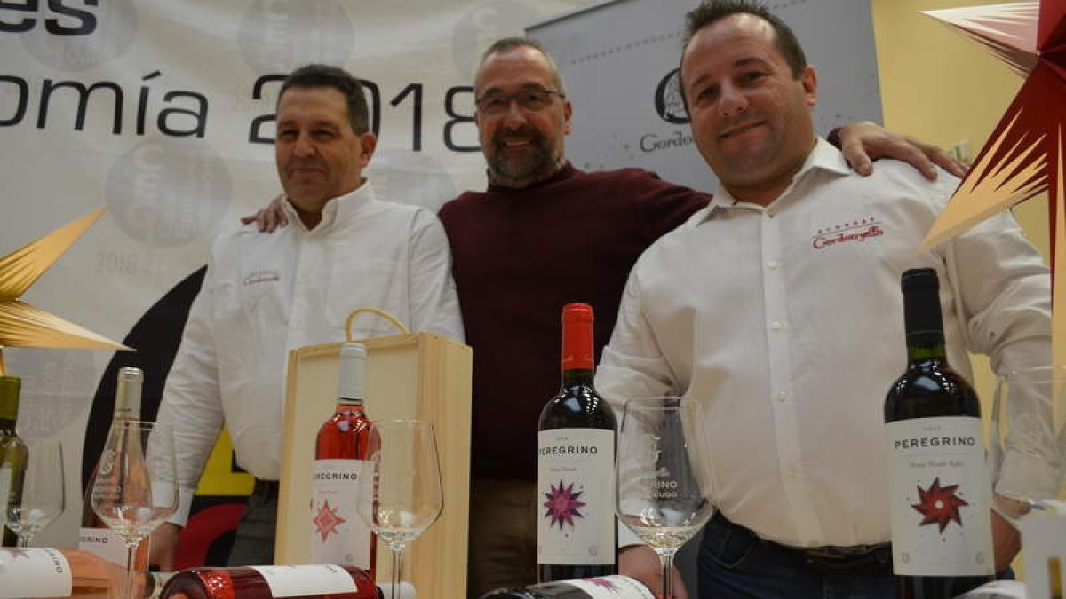 Los responsables de Gordonzello durante la presentación de la nueva imagen ayer en León. MEDINA