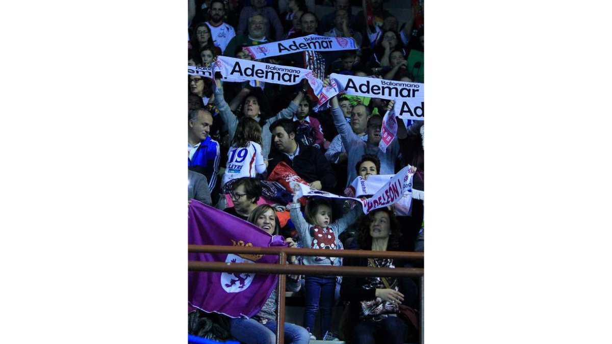 León siempre garantiza buena organización y afluencia en los torneos de balonmano. SECUNDINO PÉREZ