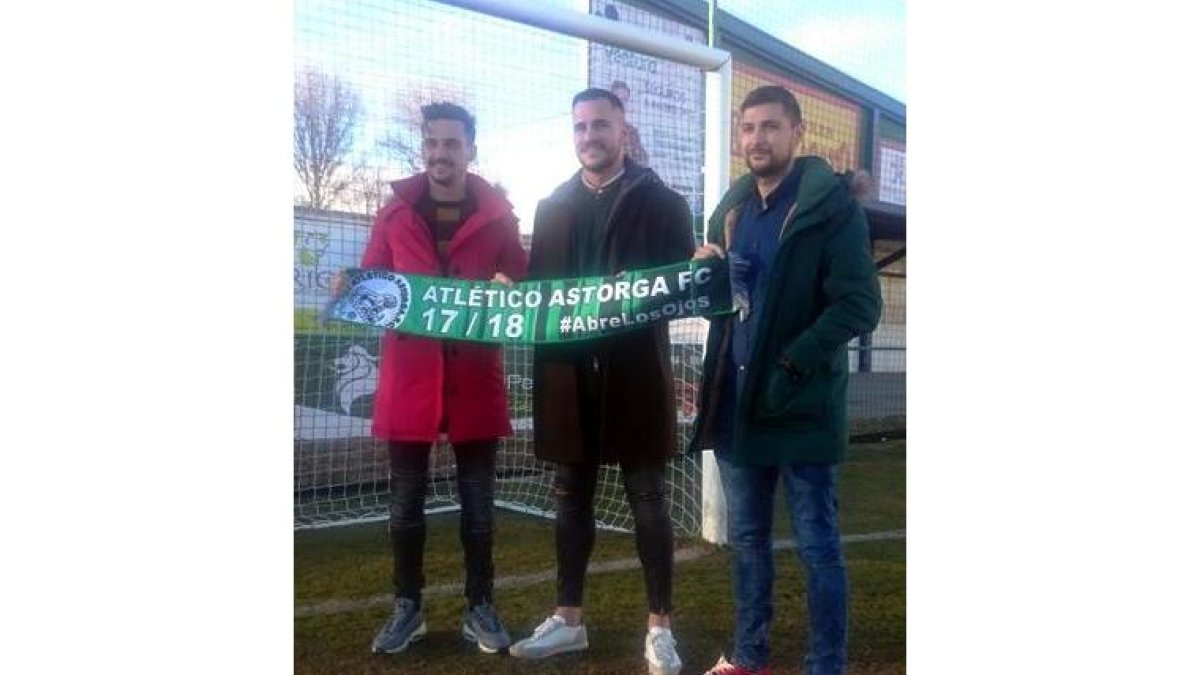 Valentín, Kike Reguero y Menéndez, en su presentación como jugadores del At. Astorga.