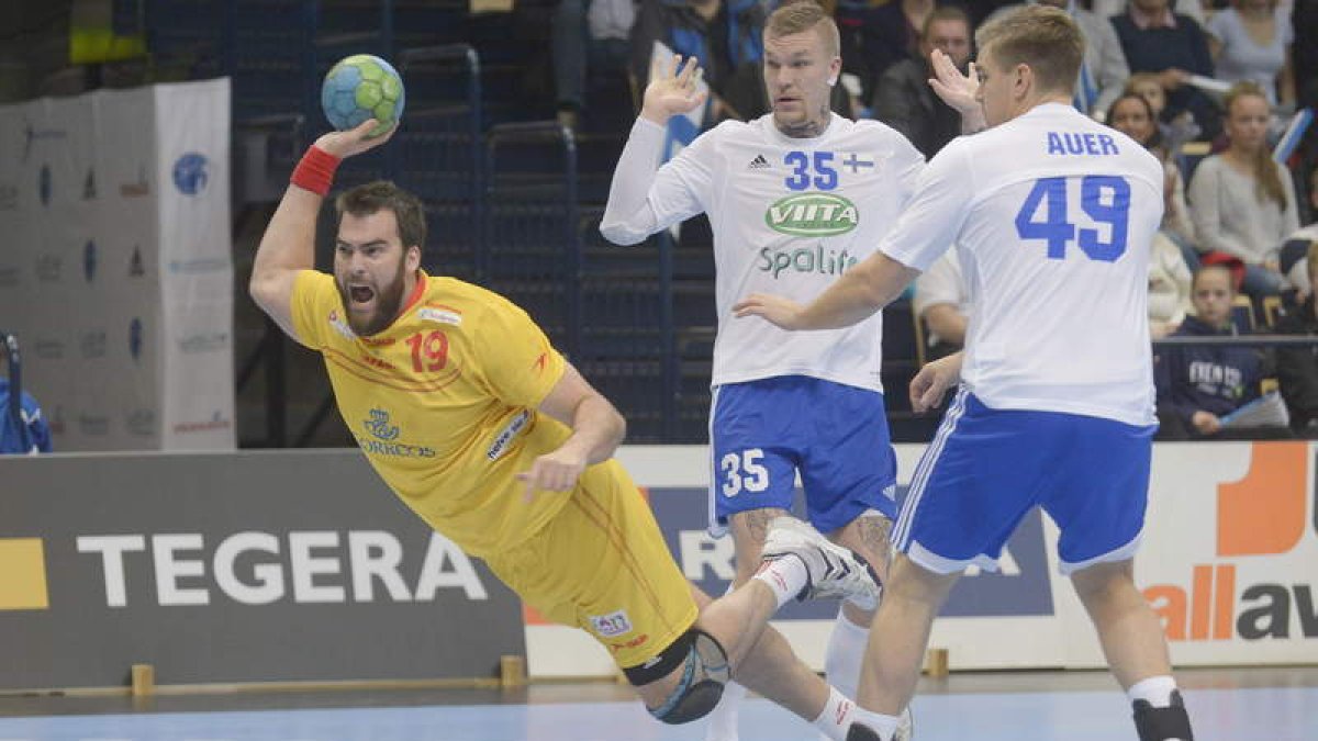 El ex del Ademar Juan Andreu, ayer frente a Finlandia.