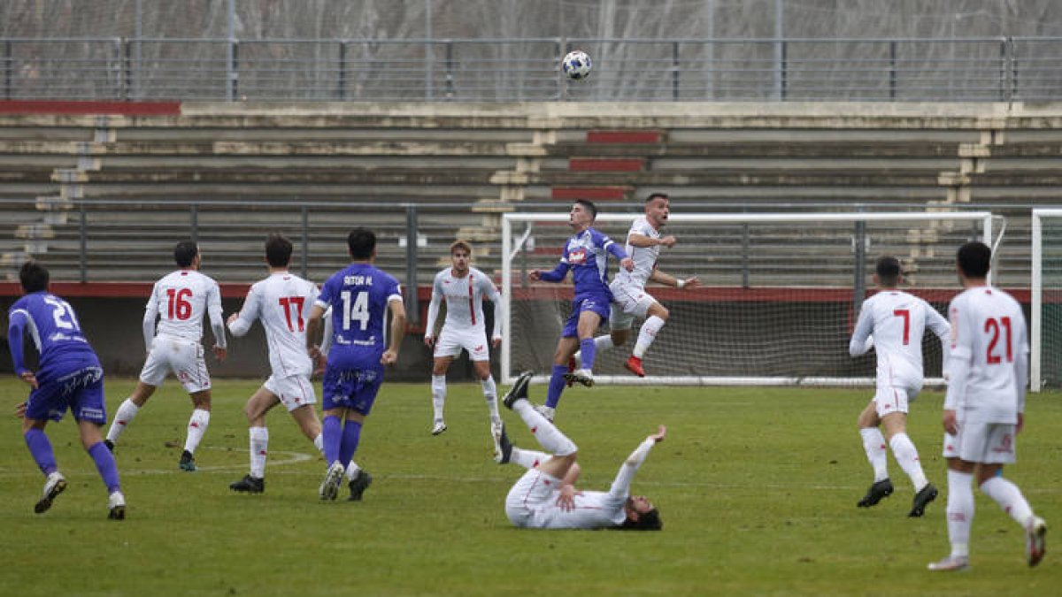 Partido de fútbol Cultural B - Peñaranda. F. Otero Perandones.