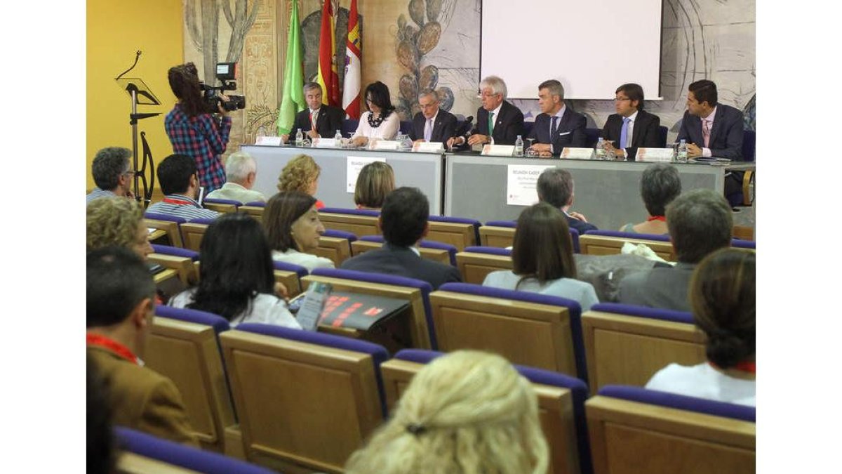 Momento de la inauguración de la reunión de la comisión sectorial de la Conferencia de Rectores