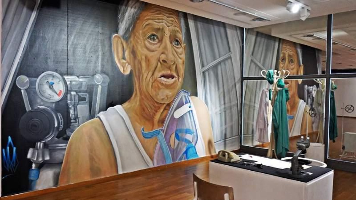 Varios rincones de la exposición que el Museo de la Minería y la Siderurgia de Sabero alberga hasta principios de julio.