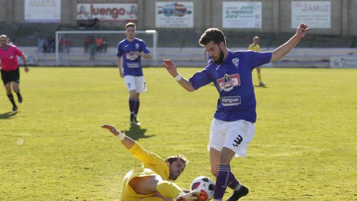 Dani Sampedro, en una jugada del partido.