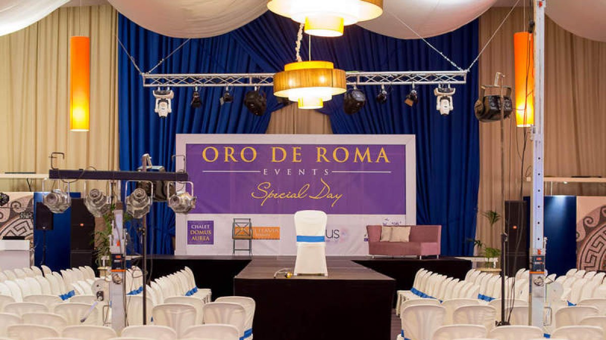 Vista parcial del recinto Oro de Roma en Carracedelo preparado para la celebración festiva.