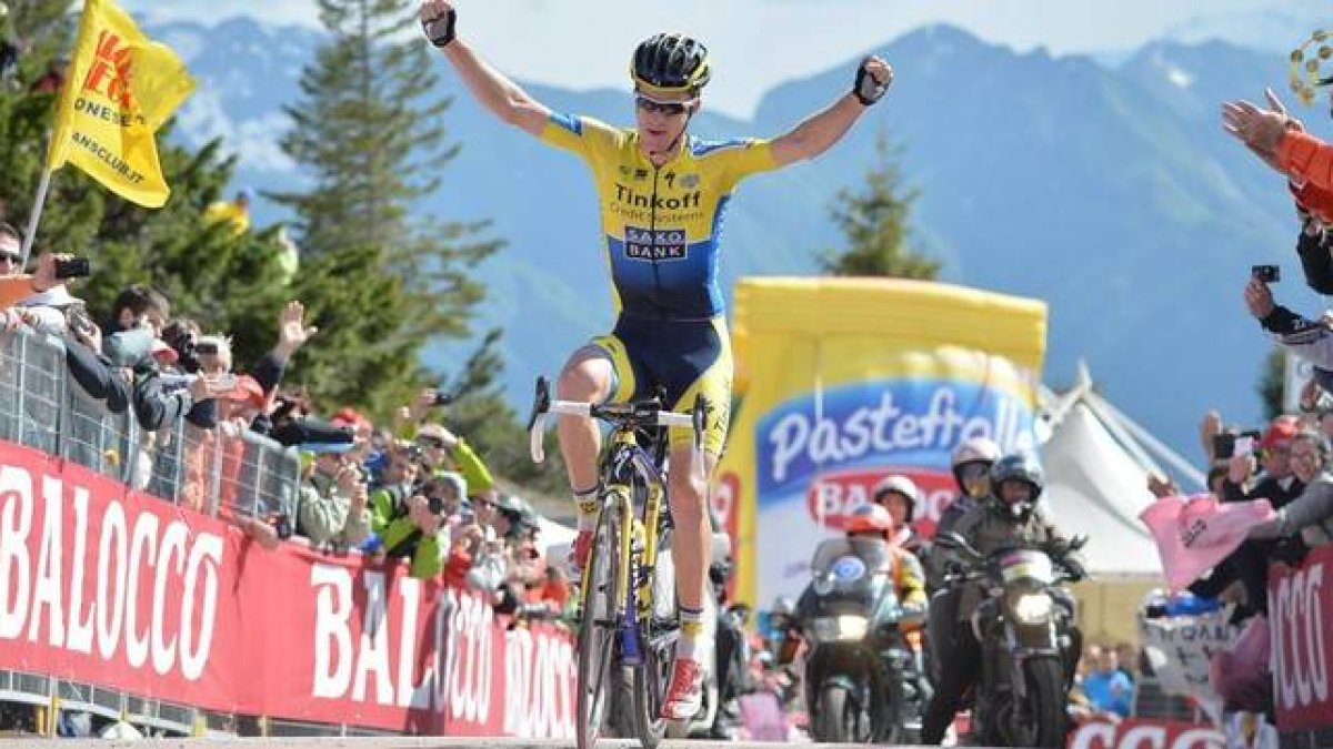 El ciclista australiano Michael Rogers triunfa en la cumbre del Zoncolan, en la penúltima etapa del Giro 2014.