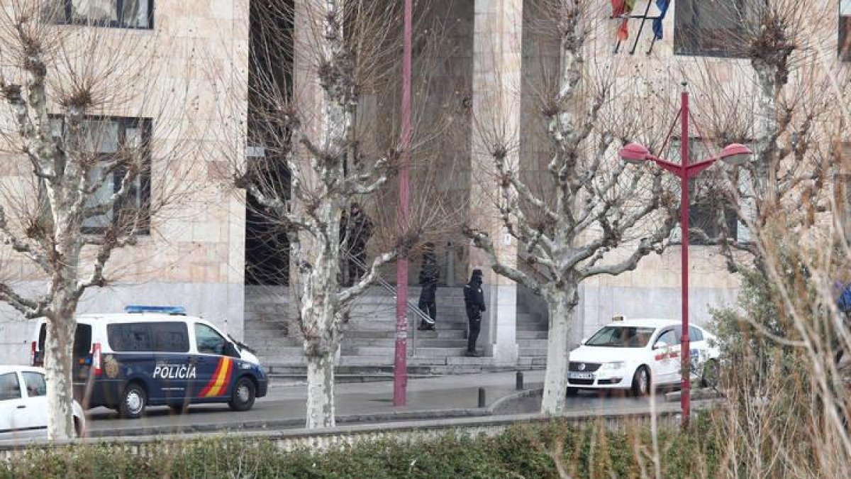 Imagen exterior de los juzgados de León