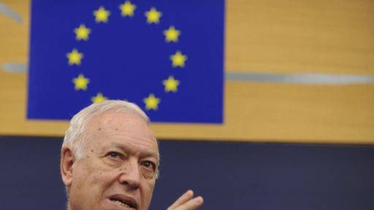 El ministro español de Asuntos Exteriores y de Cooperación, José Manuel García-Margallo, habla en rueda de prensa en el Parlamento Europeo de Estrasburgo, Francia, hoy.