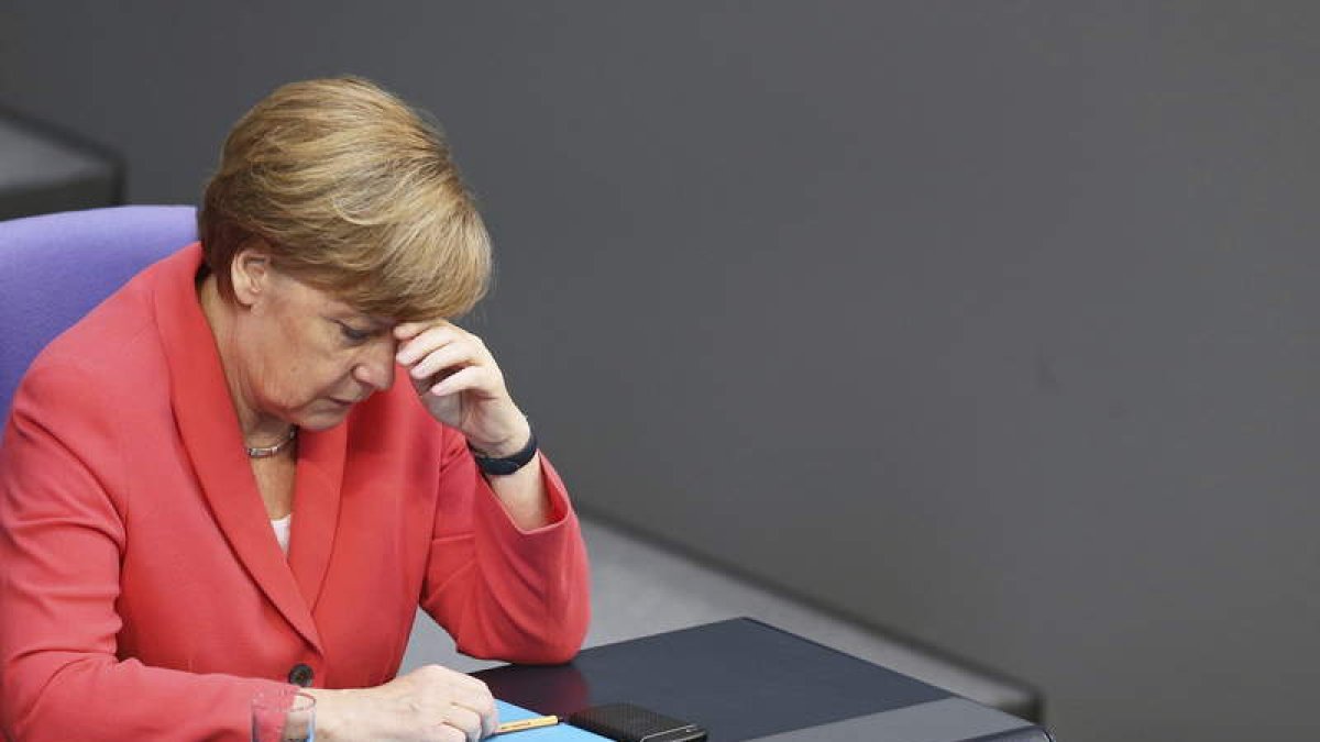 Merkel, en una sesión extraordinaria del Bundestag.