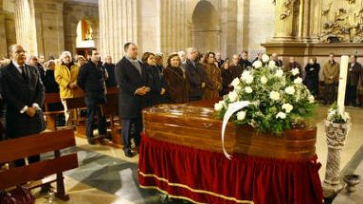Un momento del funeral por Rodrigo de Santiago, que se celebró ayer en la capital leonesa