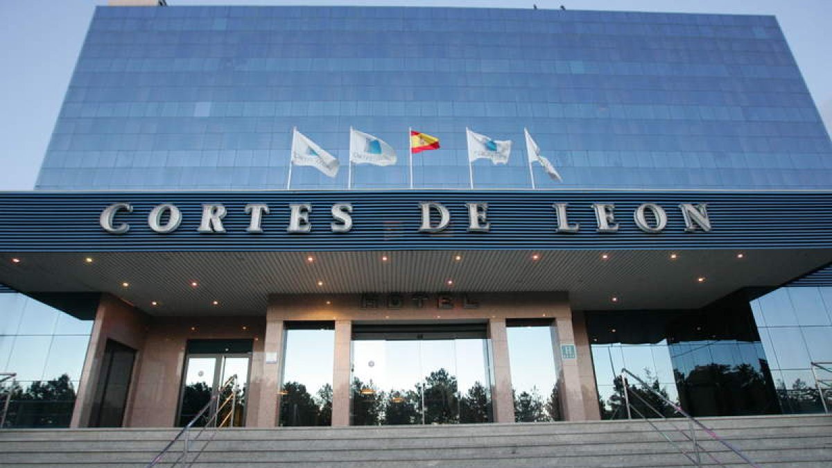 Tanto el inmueble como todo el equipamiento del hotel Cortes de León será subastado por Legal Auctions Subastas el 2 de abril.