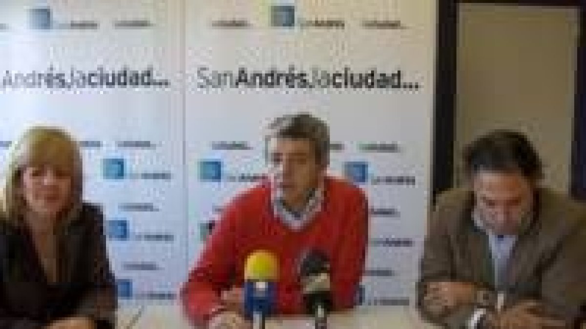Concepción Rodríguez, Miguel Martínez y Felipe Llamazares