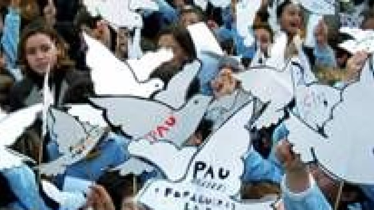 Las manifestaciones de paz de los escolares son frecuentes pero el problema de la violencia continúa