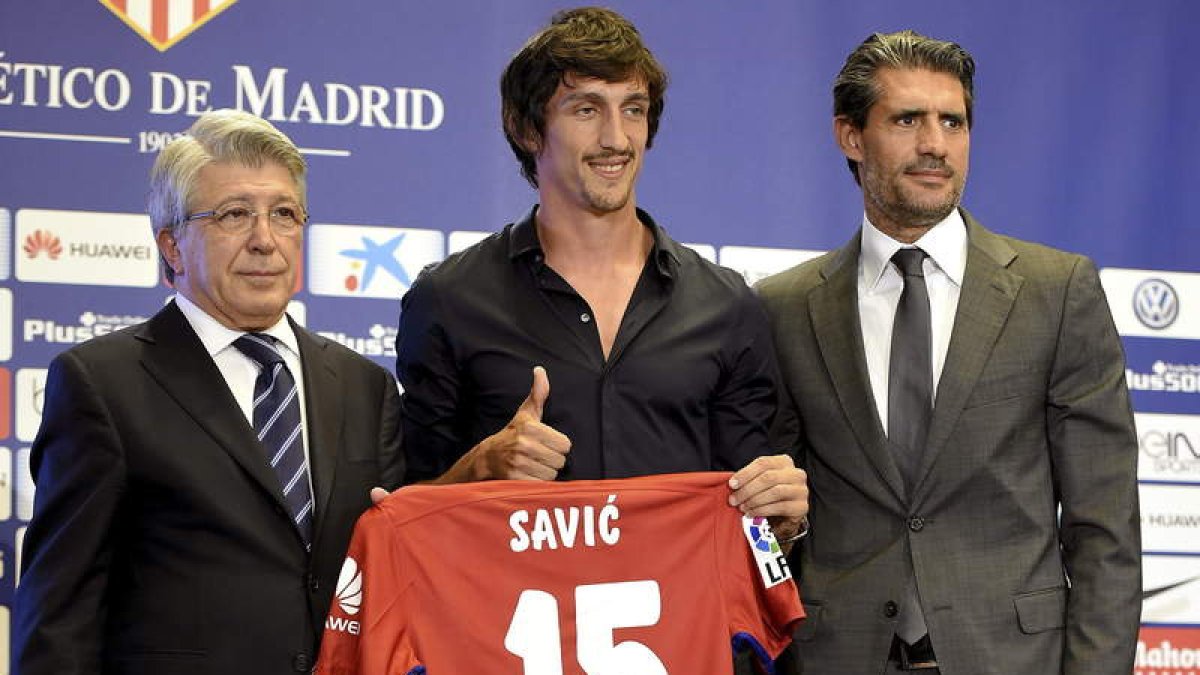 Enrique Cerezo y José Luis Caminero presentan a Savic.