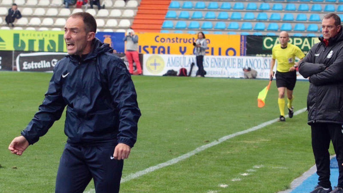 Pedro Munitis tomó el mando del equipo el pasado 18 de octubre. L. DE LA MATA