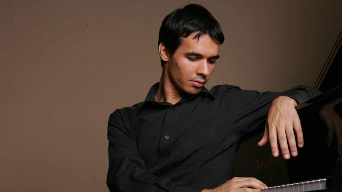 El pianista Alessandro Tardino da un concierto hoy en Eutherpe.