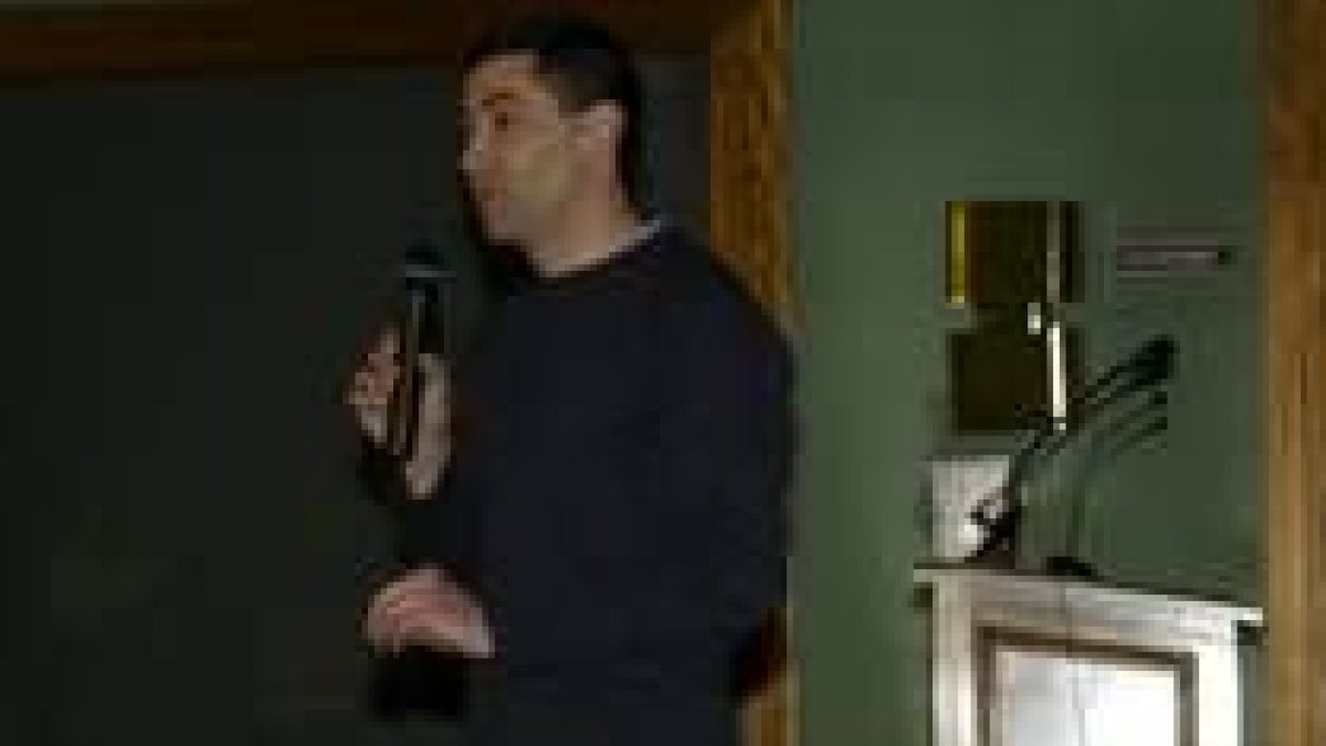 José Vicente Casado, durante la conferencia ofrecida ayer en el salón de actos del Ayuntamiento