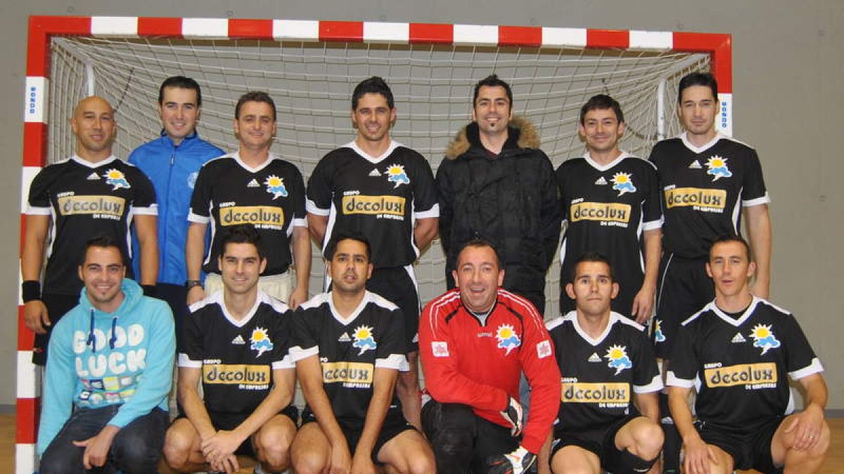 Formación del Decolux/Policía Local que disputa la Liga Antibióticos.