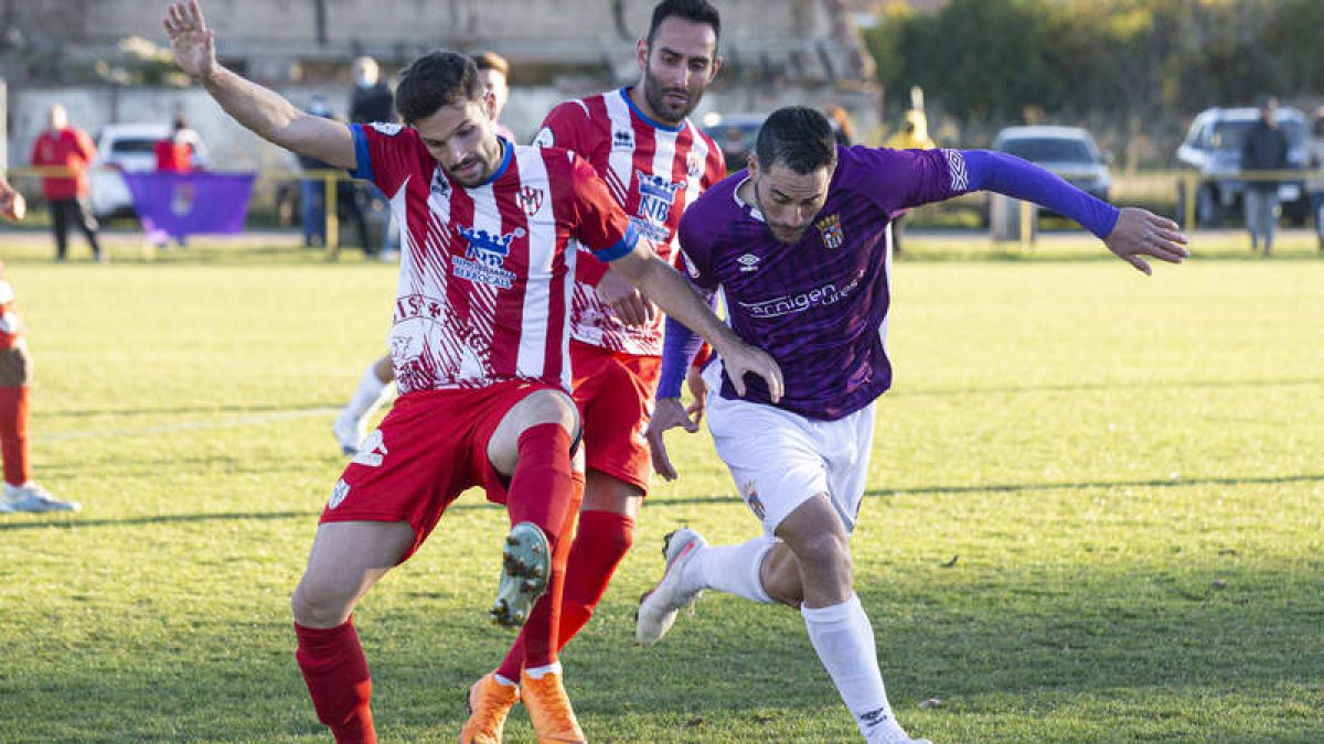 El conjunto berciano hizo méritos para haber sumado al menos un punto. ALBERTO MORENO/DIARIO PALENTINO