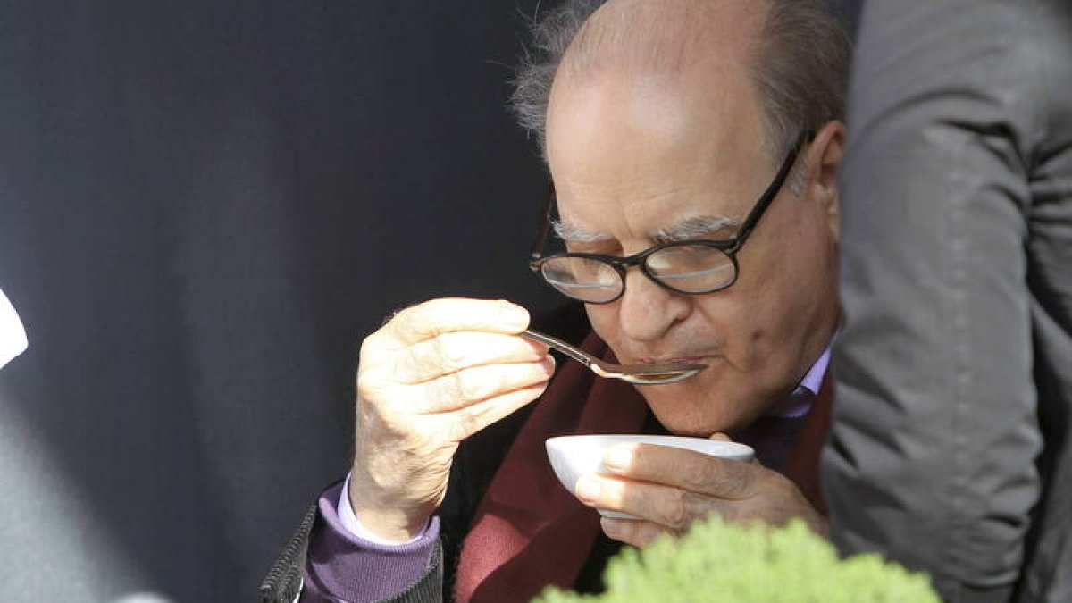 El humorista gráfico Joaquín Salvador Lavado Tejón, ‘Quino’, asistió ayer en Oviedo a un taller gastronómico