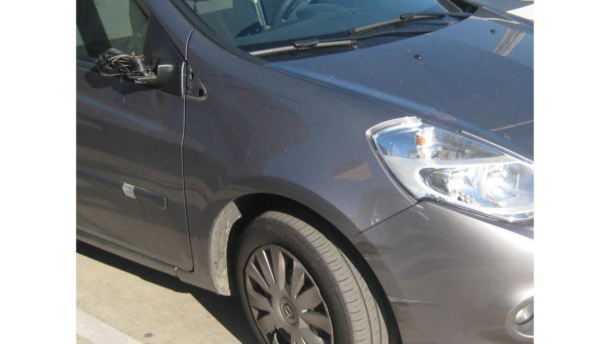 Los agentes dieron con el vehículo implicado en el atropello. DL