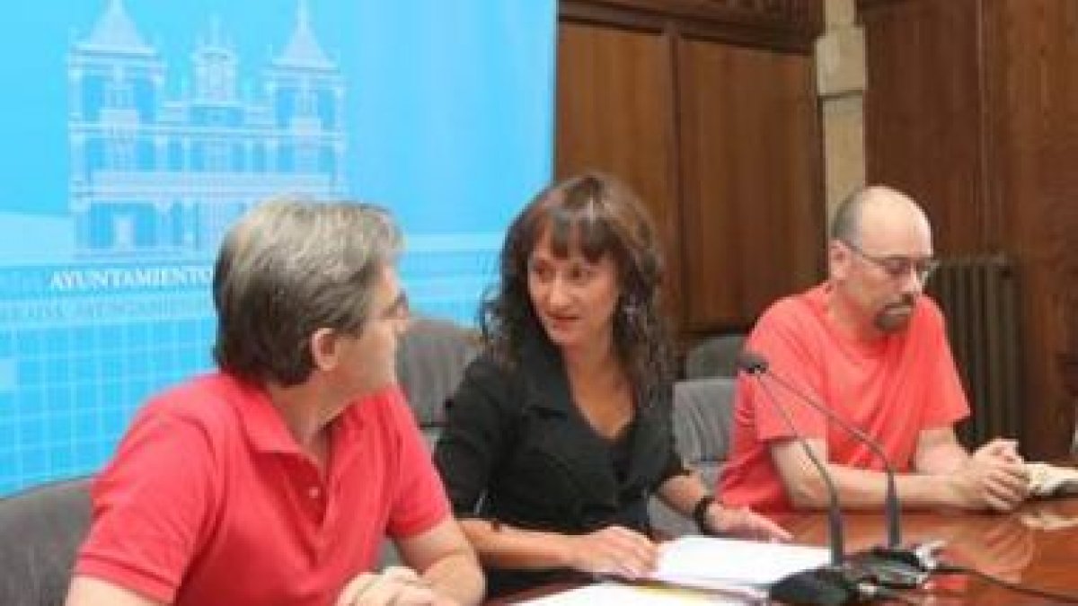 José Manuel Valcárcel, Susana Téllez y José Luis Alejandre, en la presentación.
