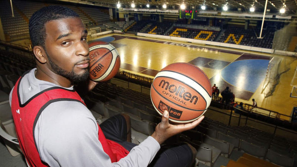 Najee White ya entrena con el ULE Puertalia.