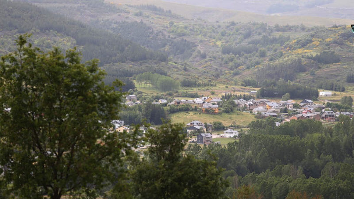 Panorámica de Vega de Espinareda, uno de los parajes preferidos por el periodista berciano para descansar.