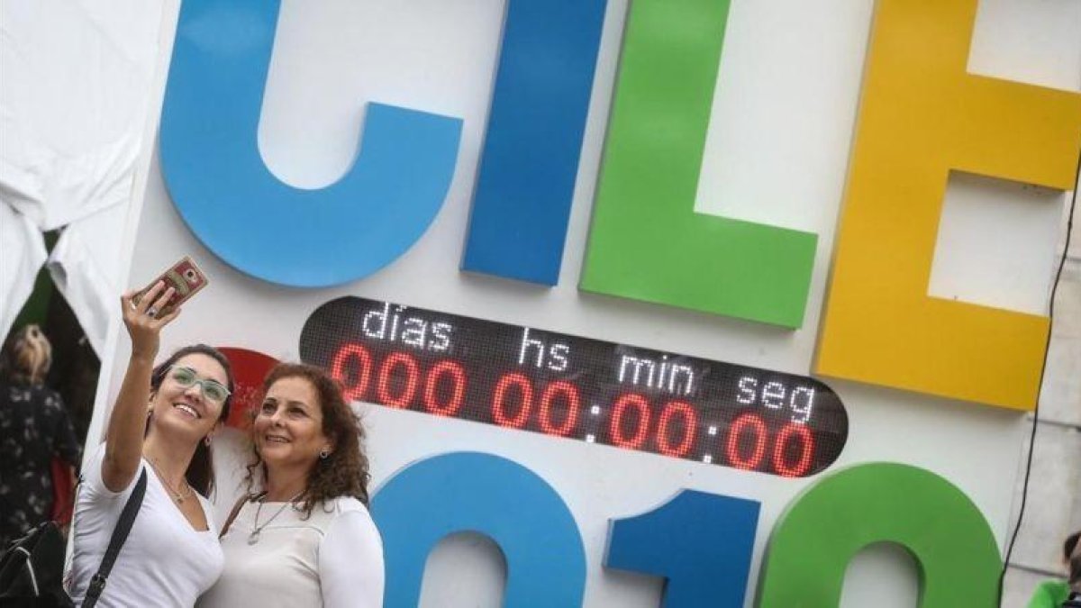 Selfi en la sede del congreso de la lengua en Córdoba.