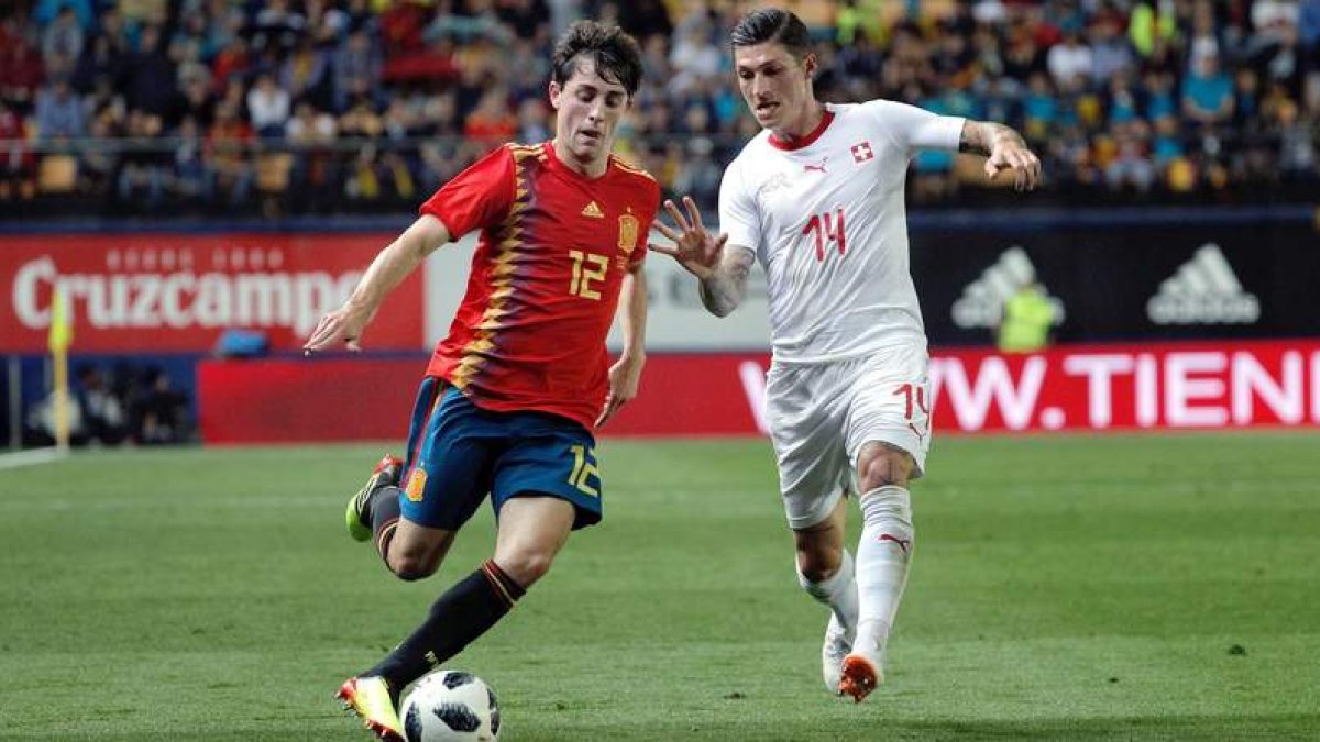 Diego Costa generó muchos espacios con sus desmarques pero no vio puerta. J. C. CÁRDENAS