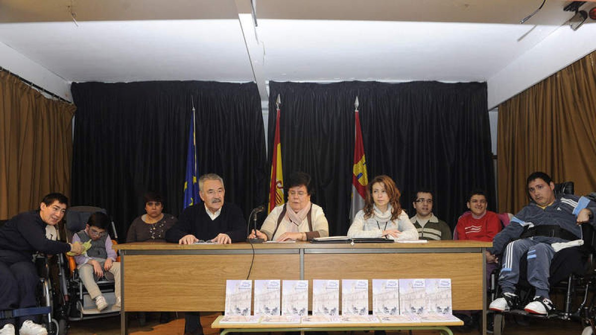 Un momento de la presentación del libro en el colegio San Claudio.